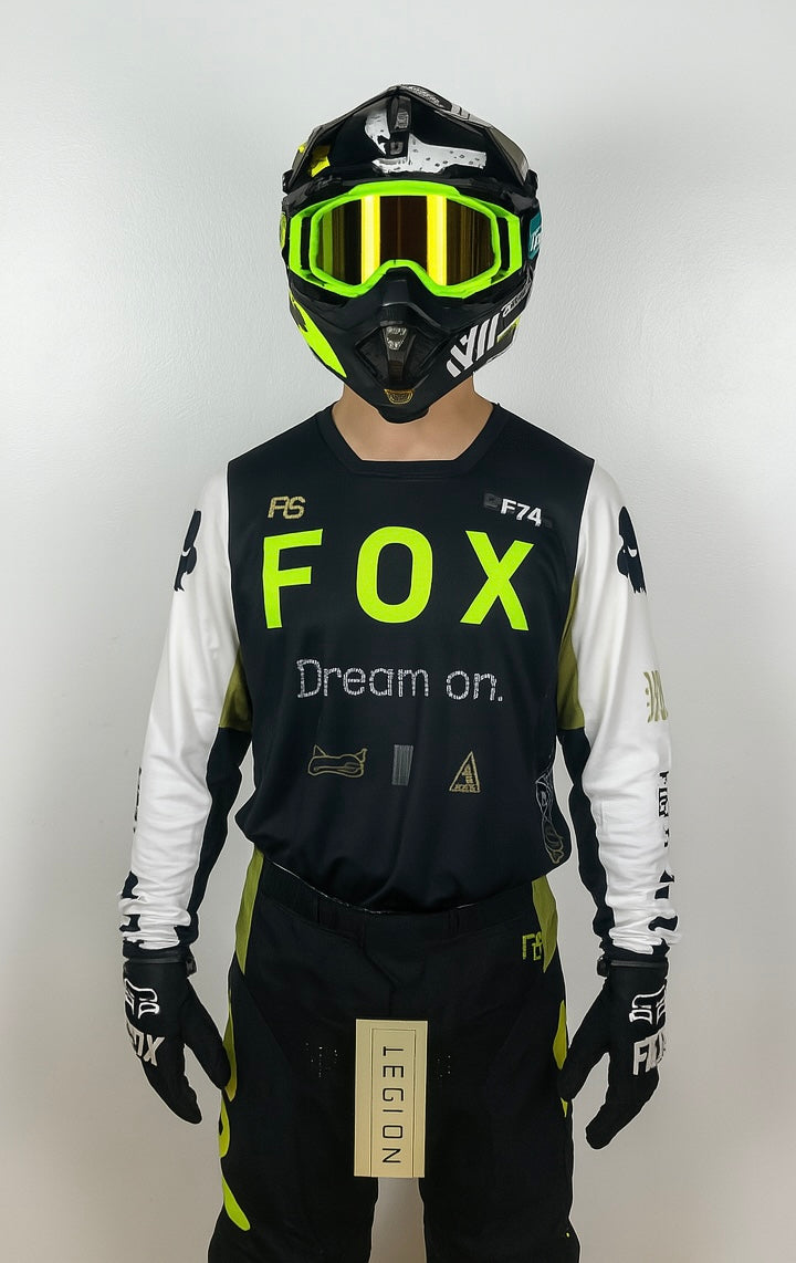 Traje Fox 15