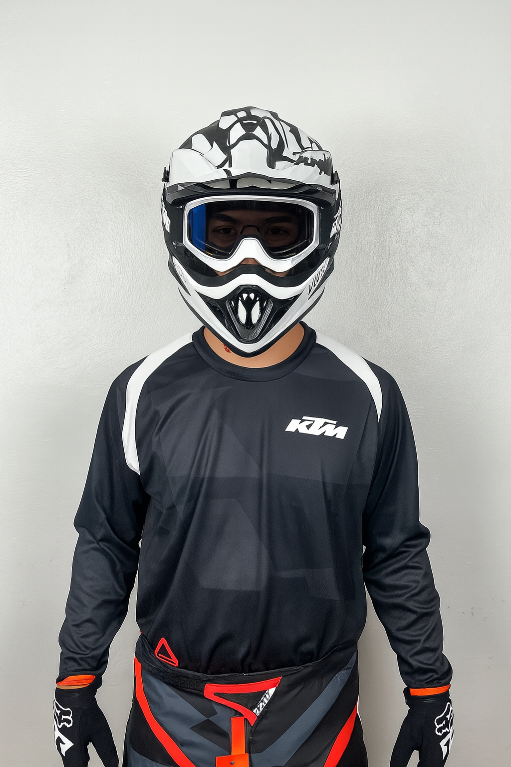 KTM Suit 01
