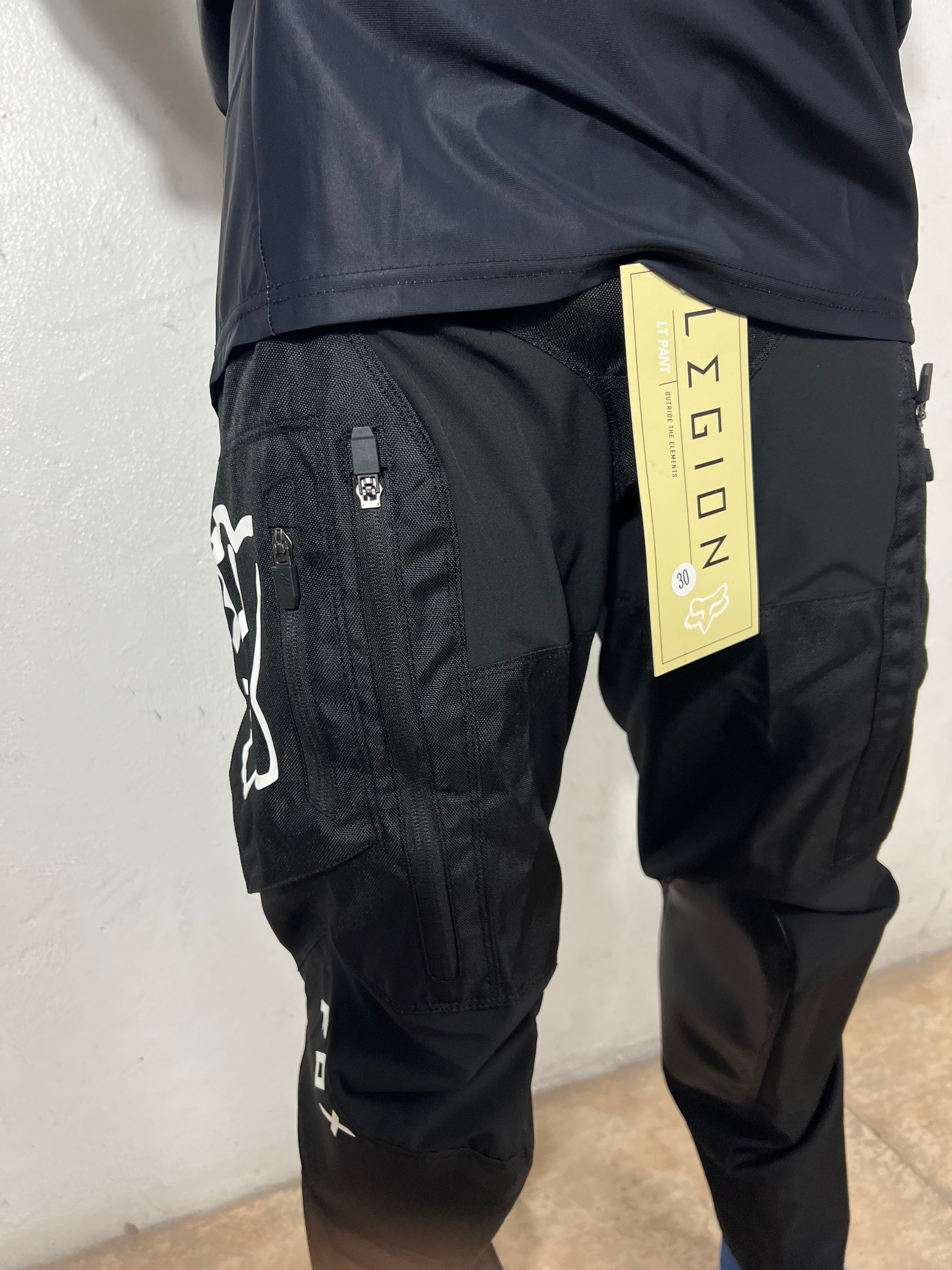 Traje Fox 16