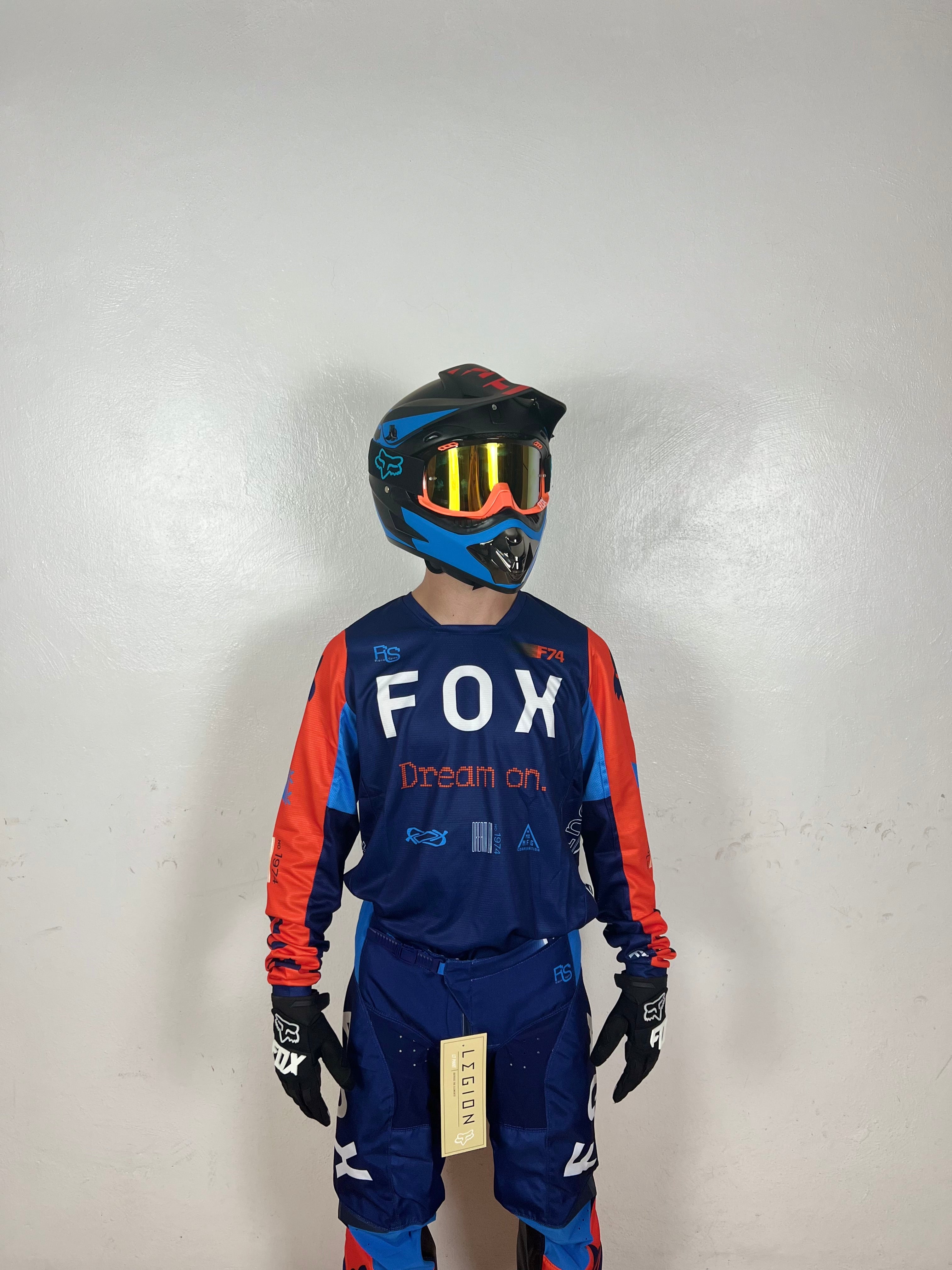 Traje Fox 13