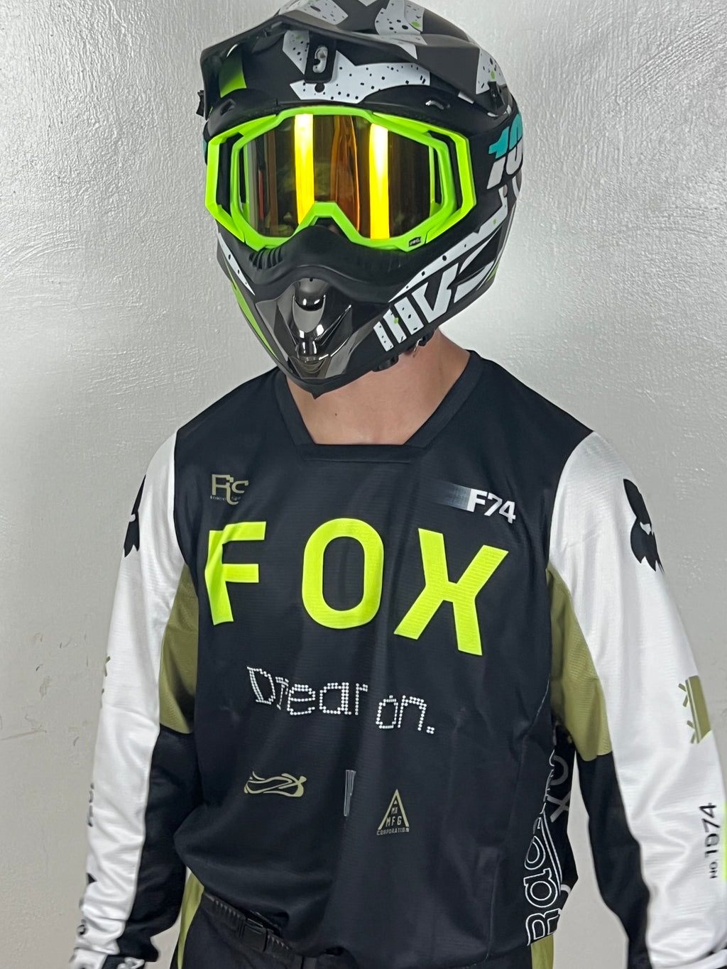 Traje Fox 15
