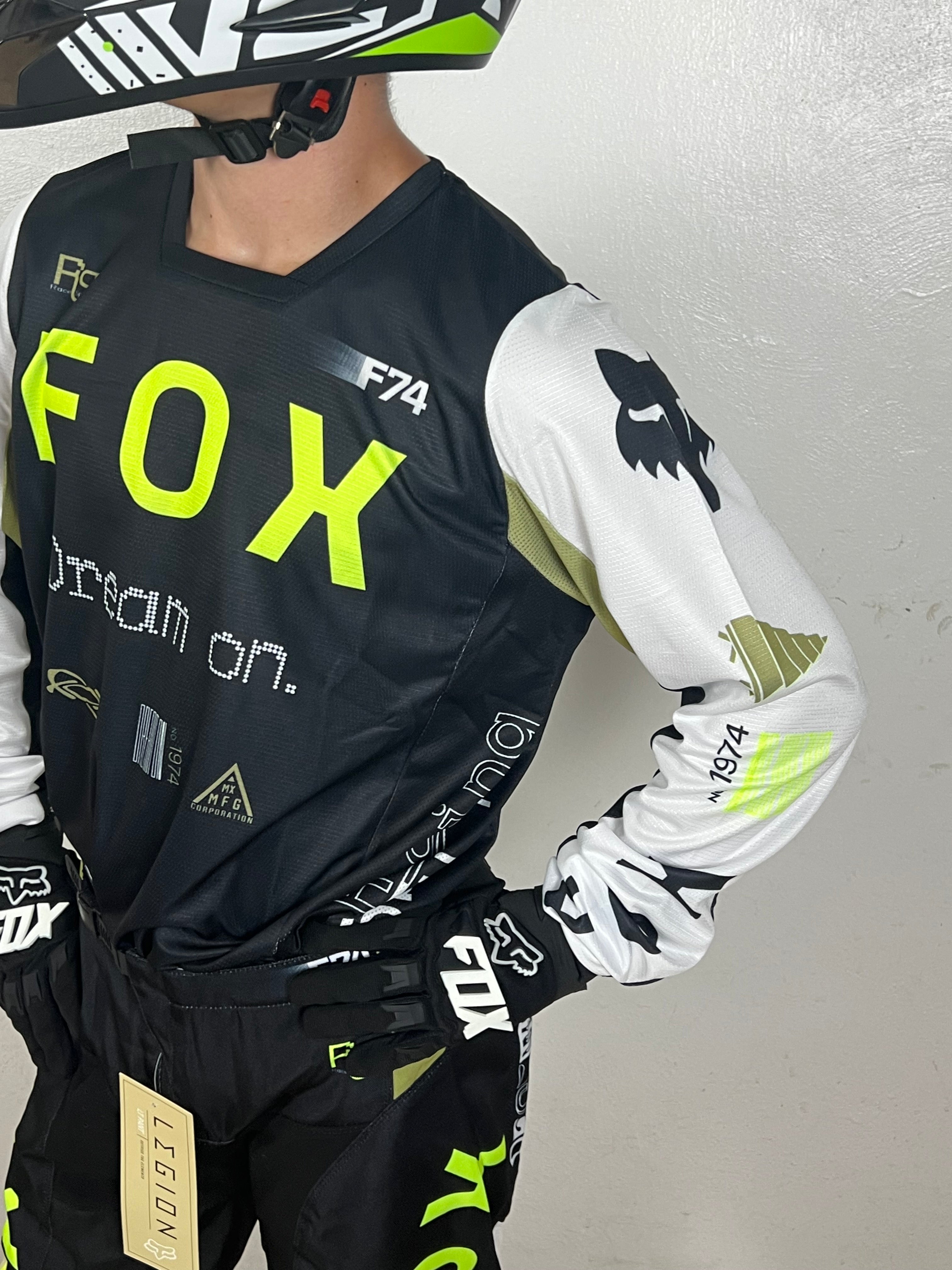 Traje Fox 15