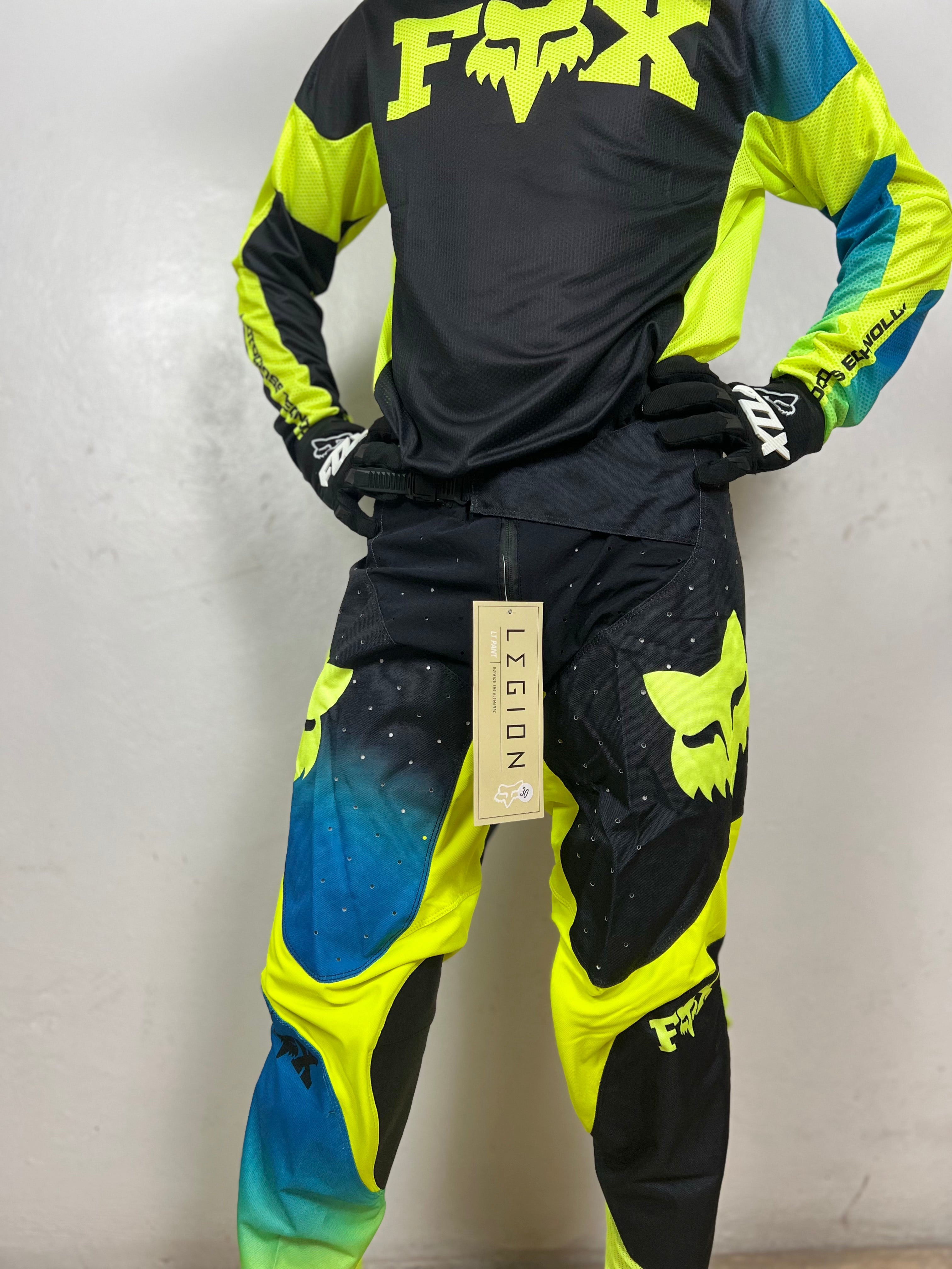 Traje Fox 10