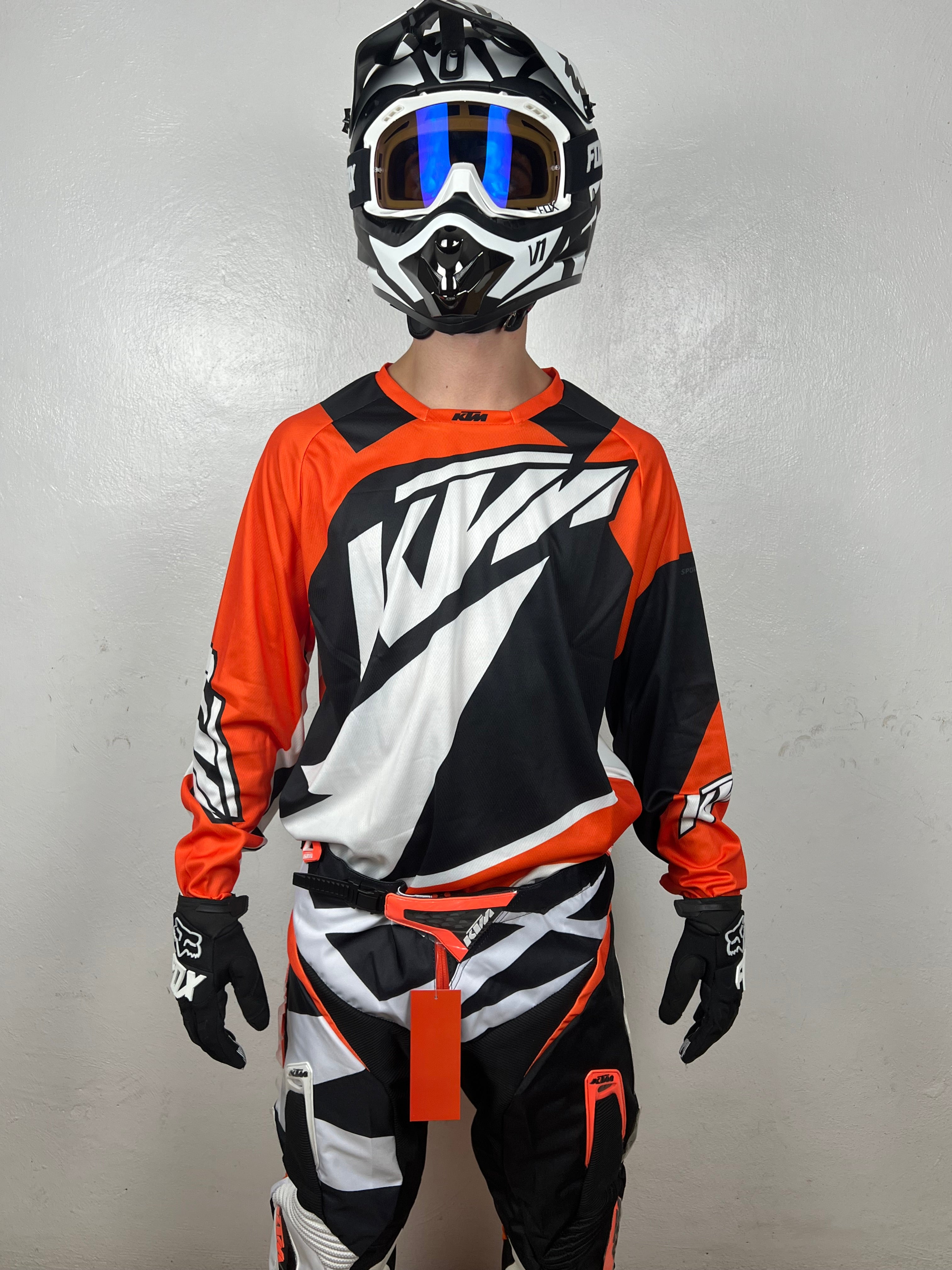 KTM Suit 02