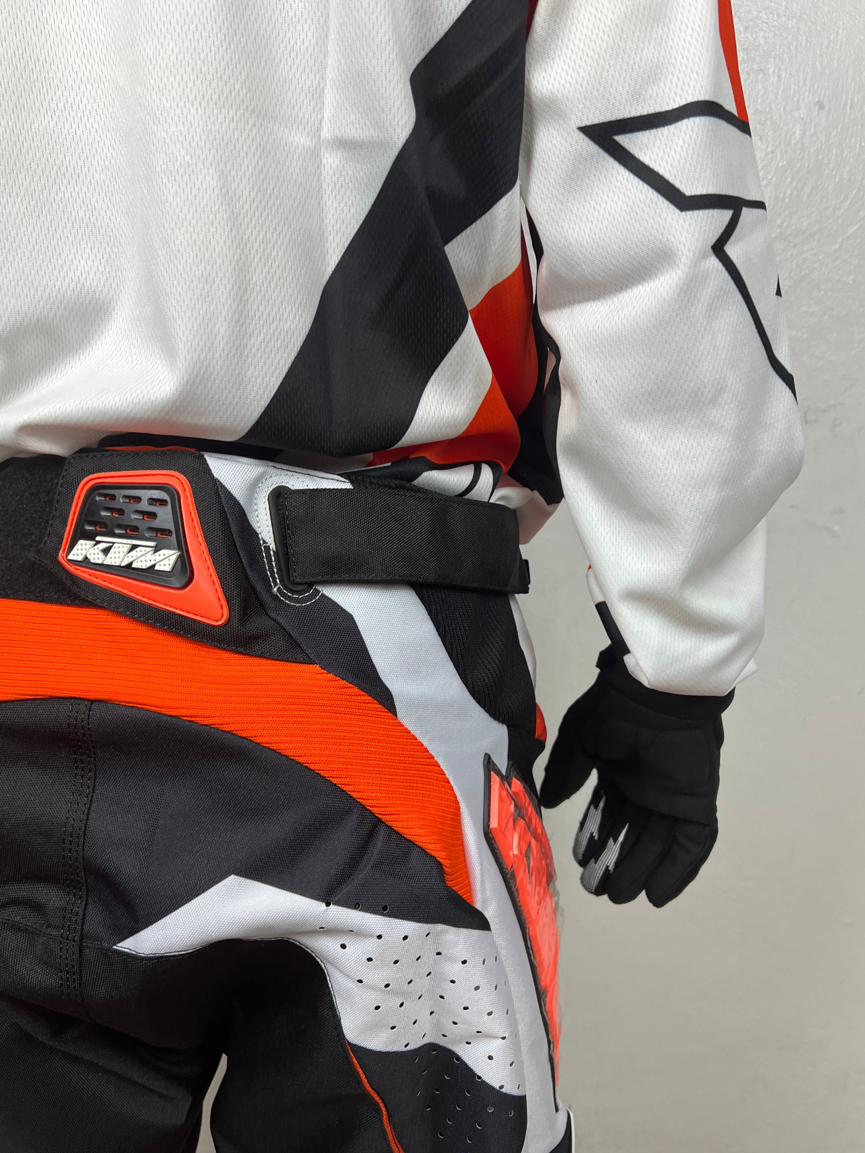 KTM Suit 02