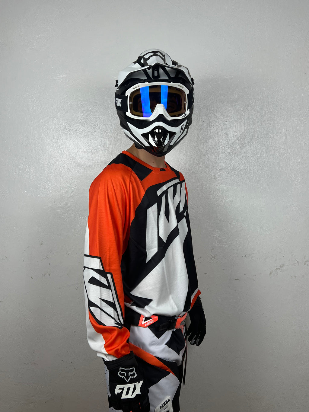 KTM Suit 02