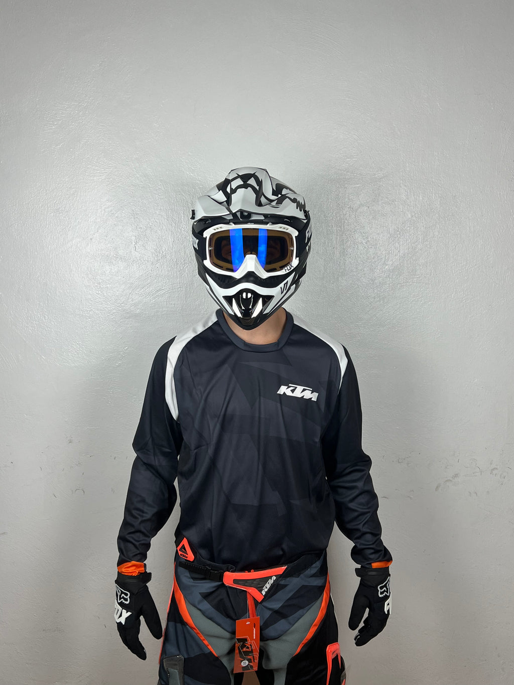 KTM Suit 01