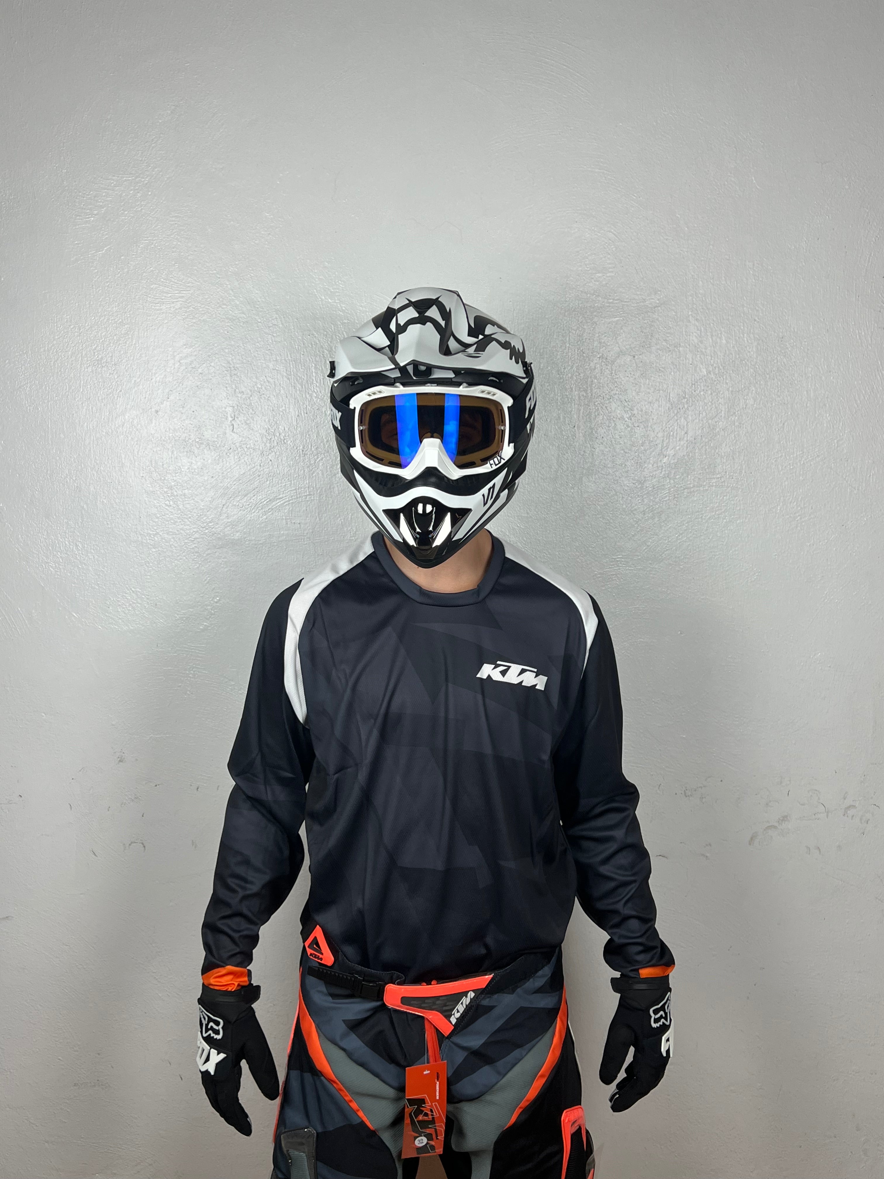 KTM Suit 01