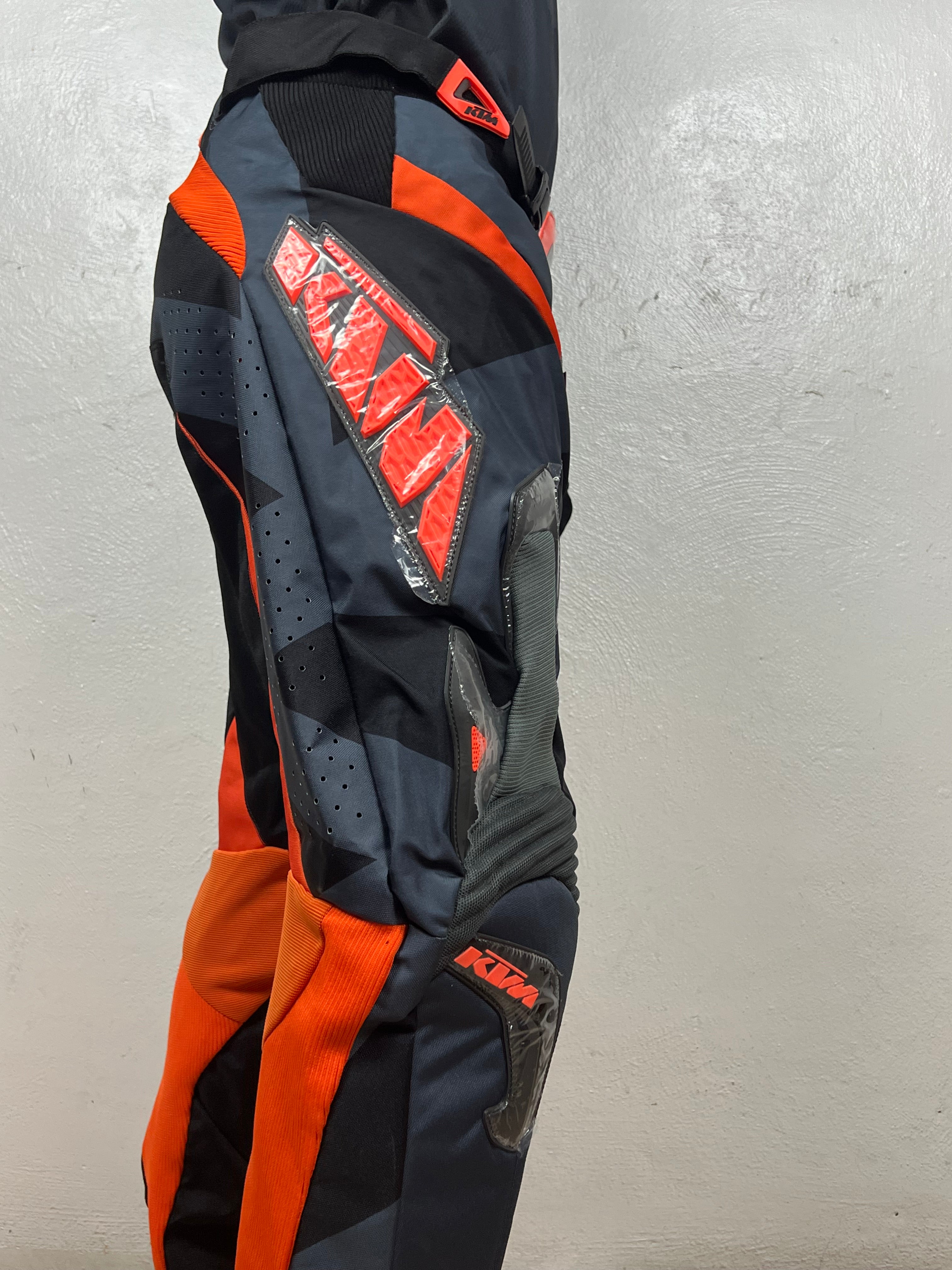 KTM Suit 01