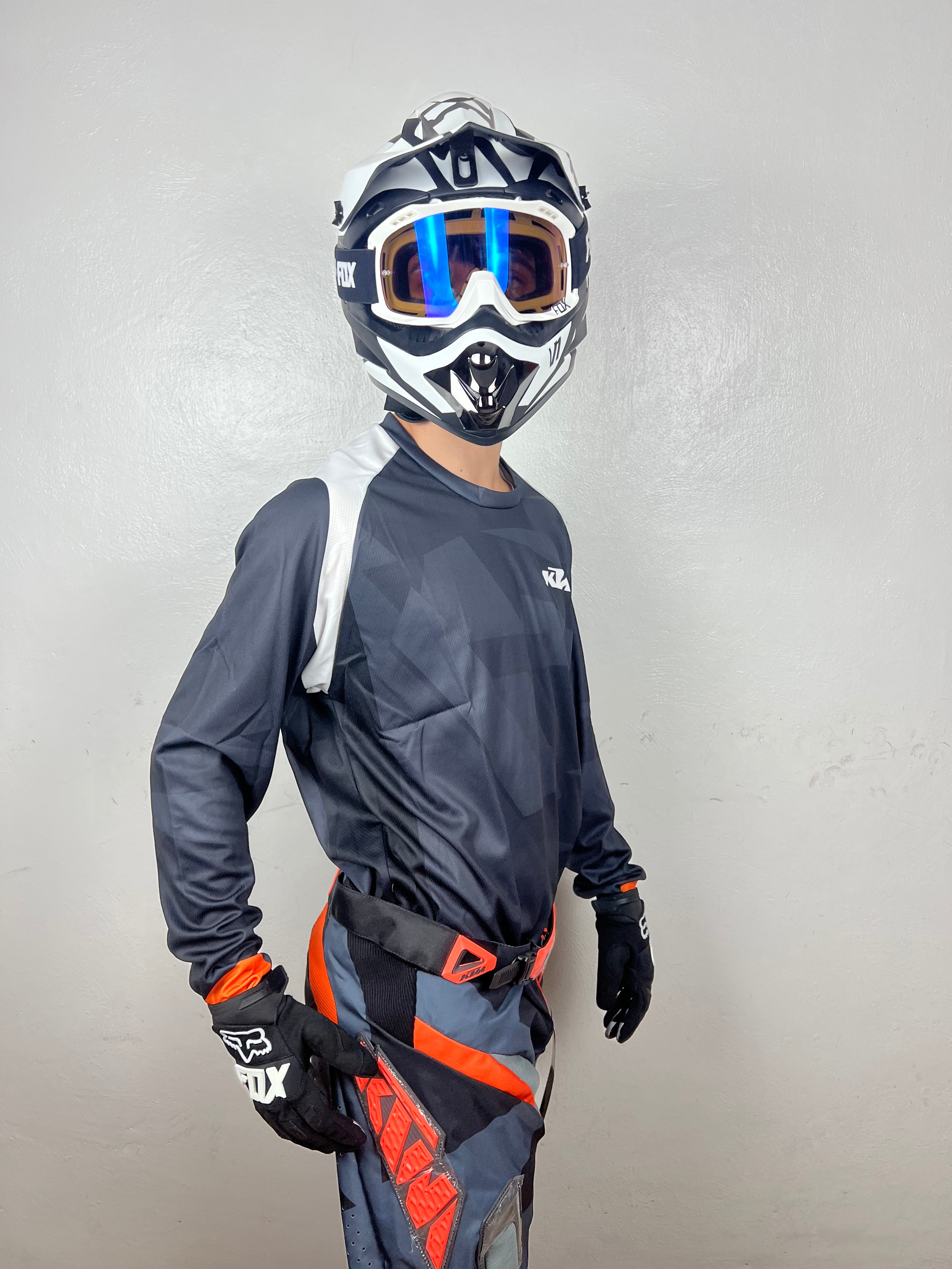 KTM Suit 01