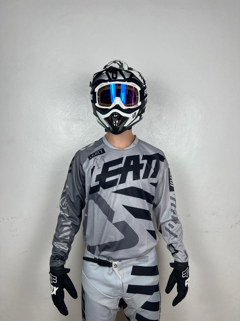 Traje Leatt Gris