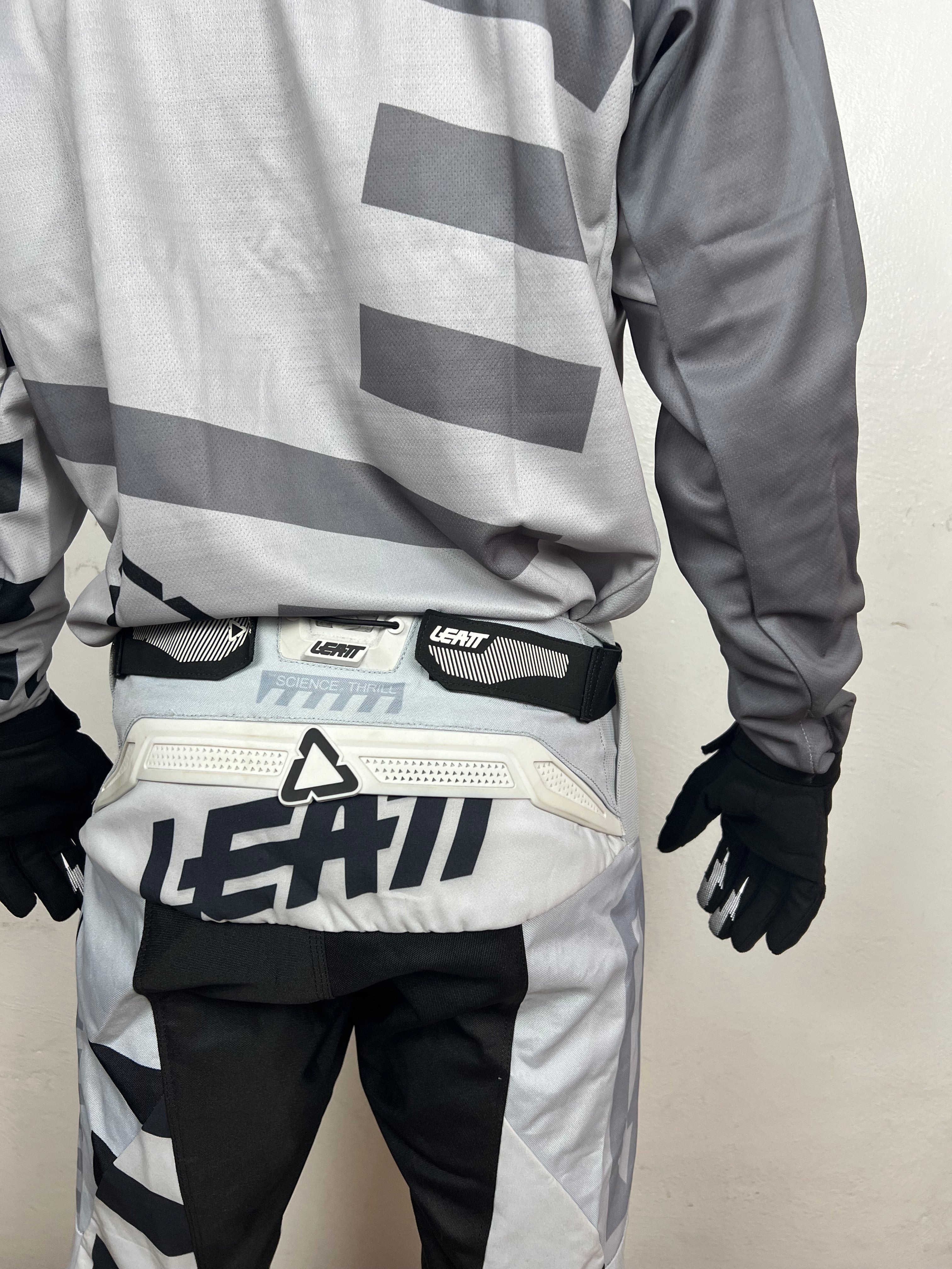 Traje Leatt Gris