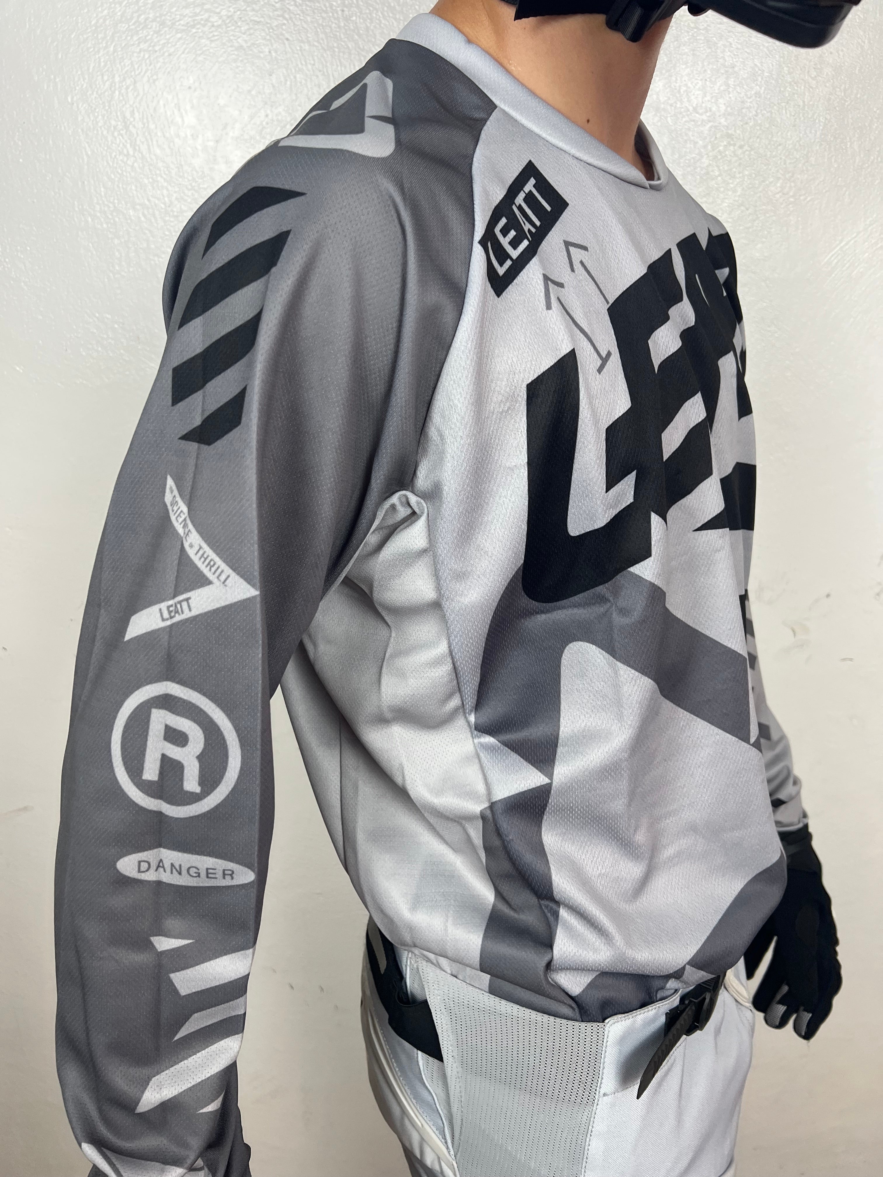 Traje Leatt Gris