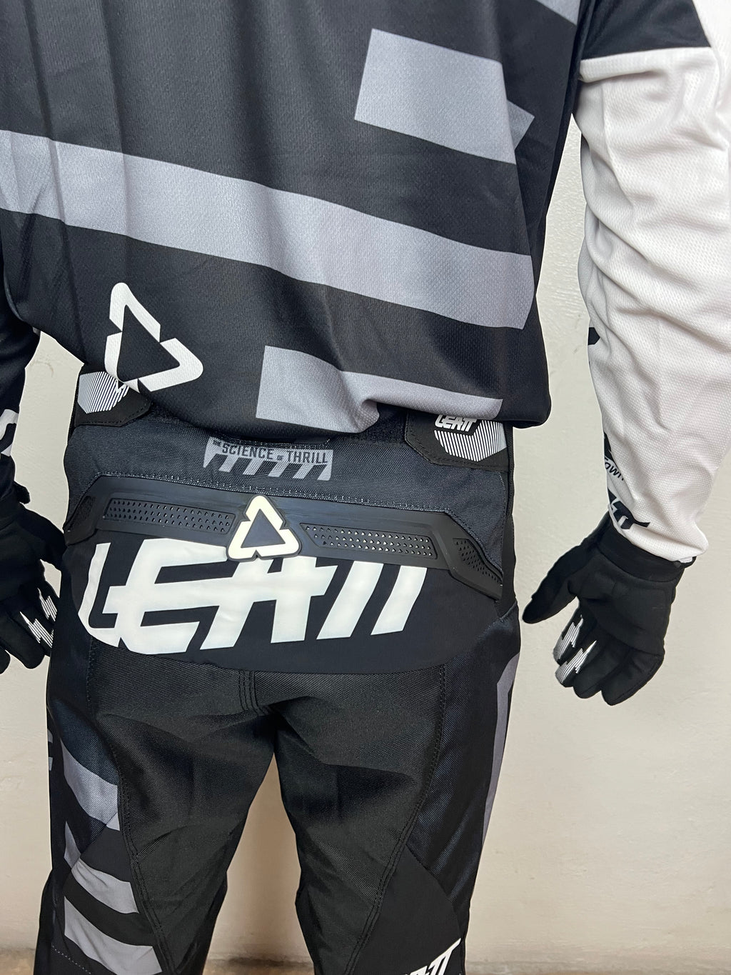 Traje Leatt Negro