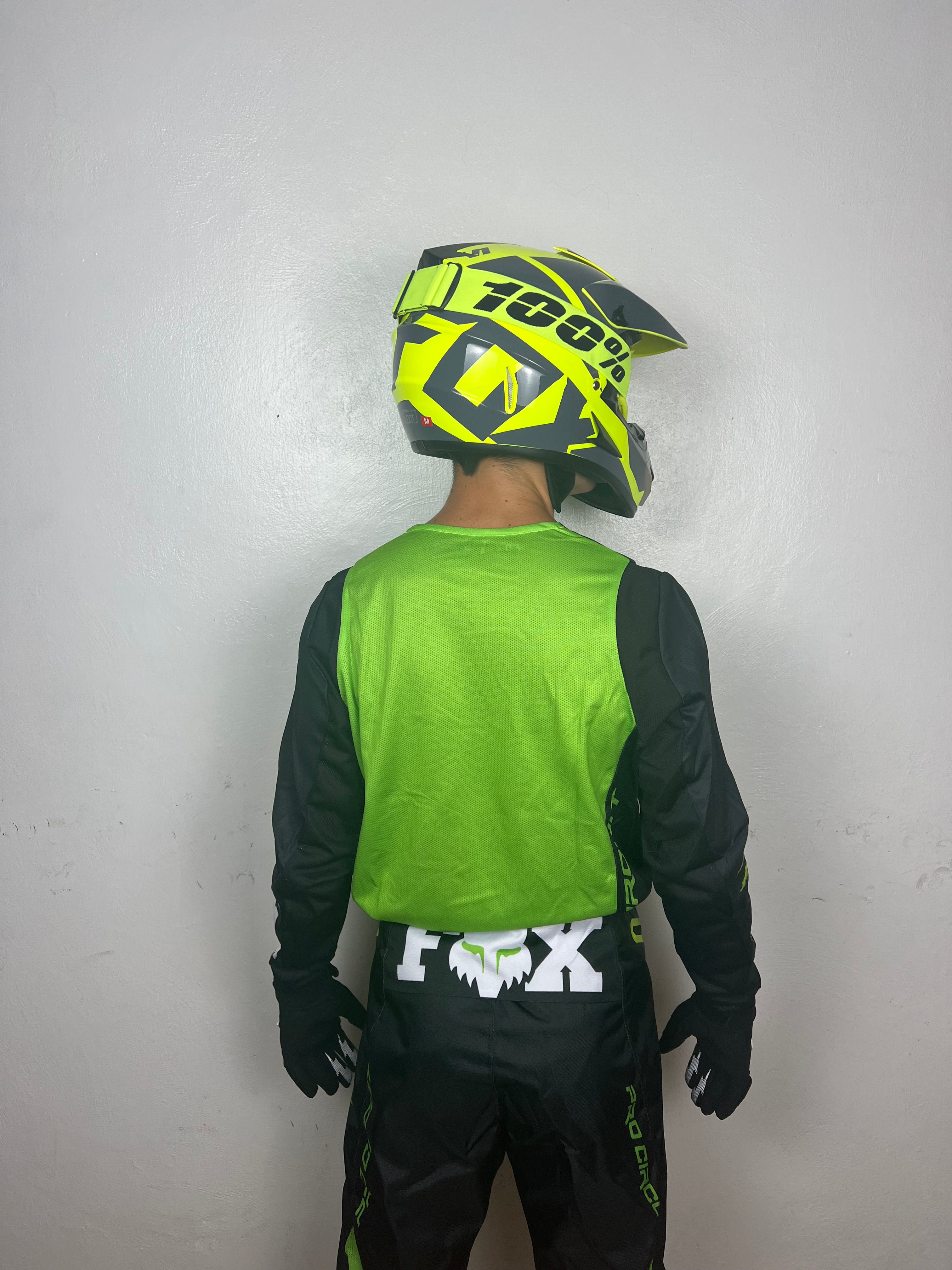 Traje Fox 18