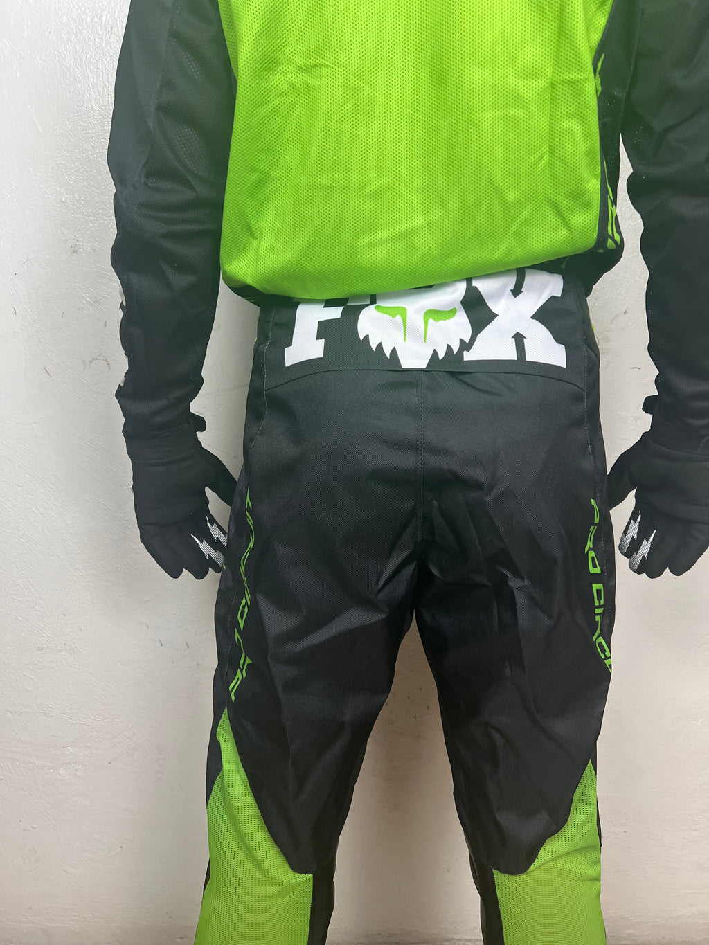 Traje Fox 18