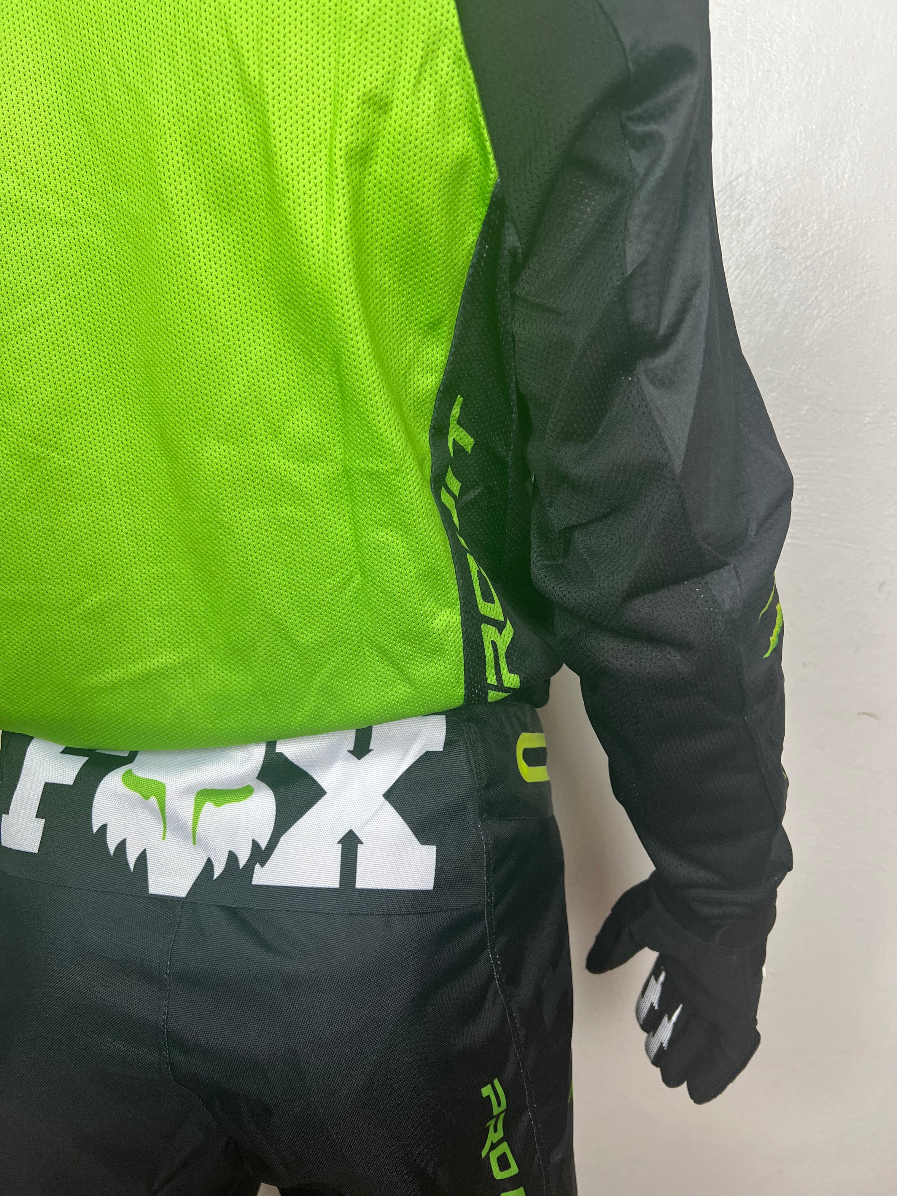 Traje Fox 18