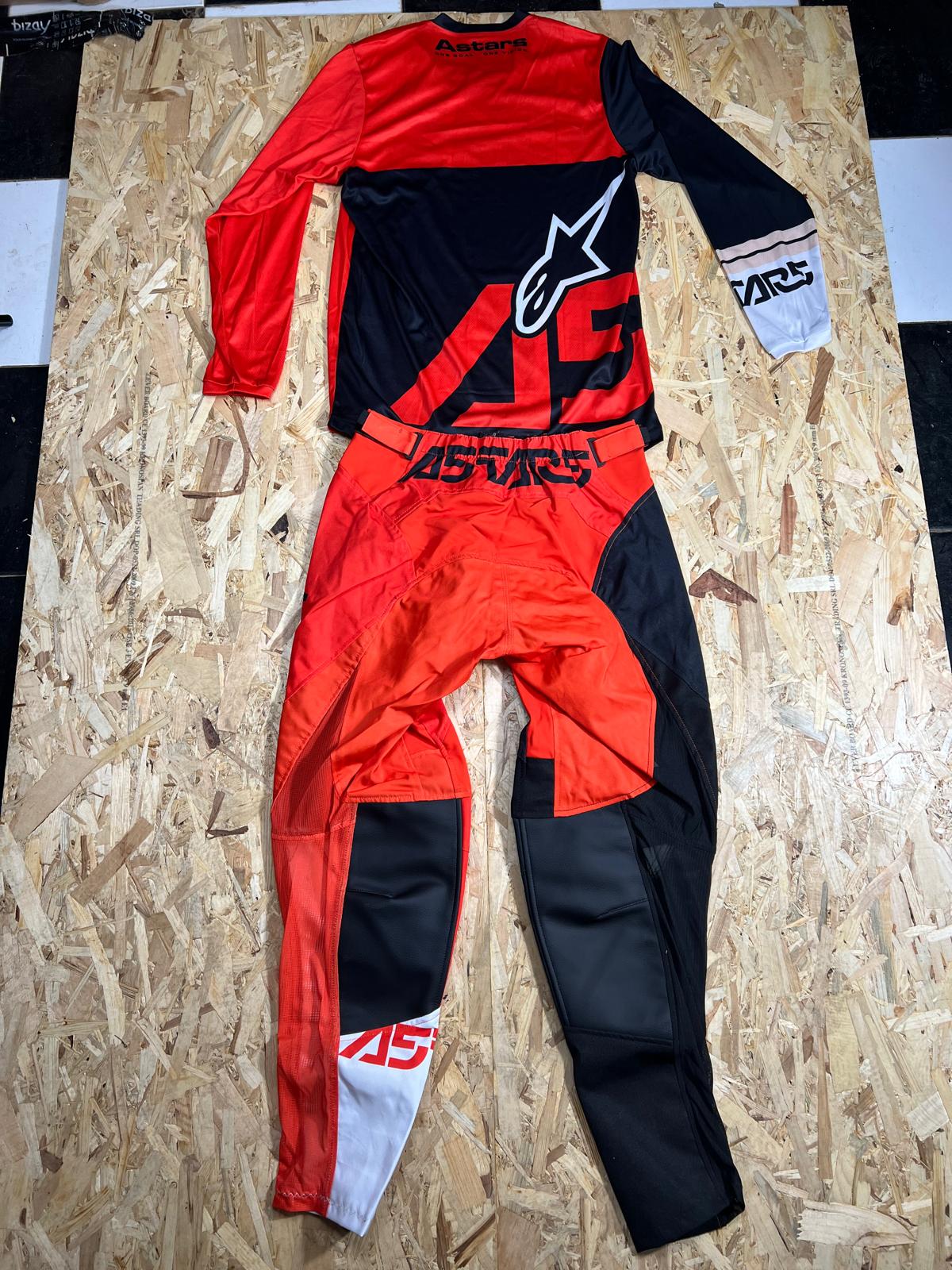 Traje Alpine 03