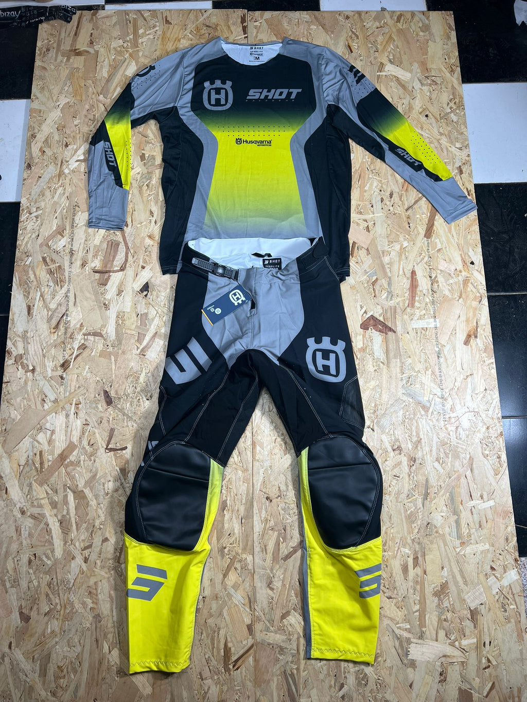 Traje Husqvarna Gris