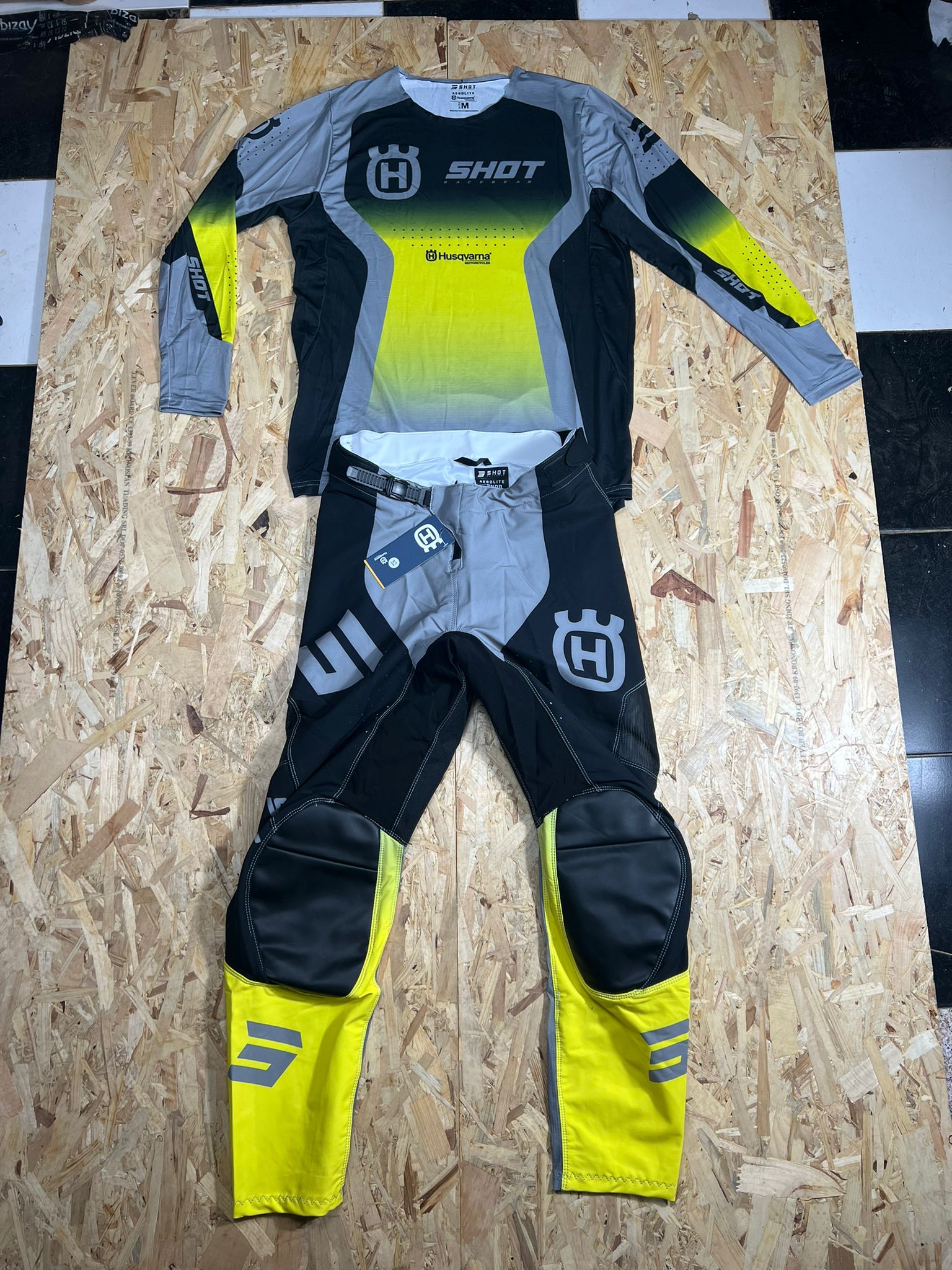 Traje Husqvarna Gris