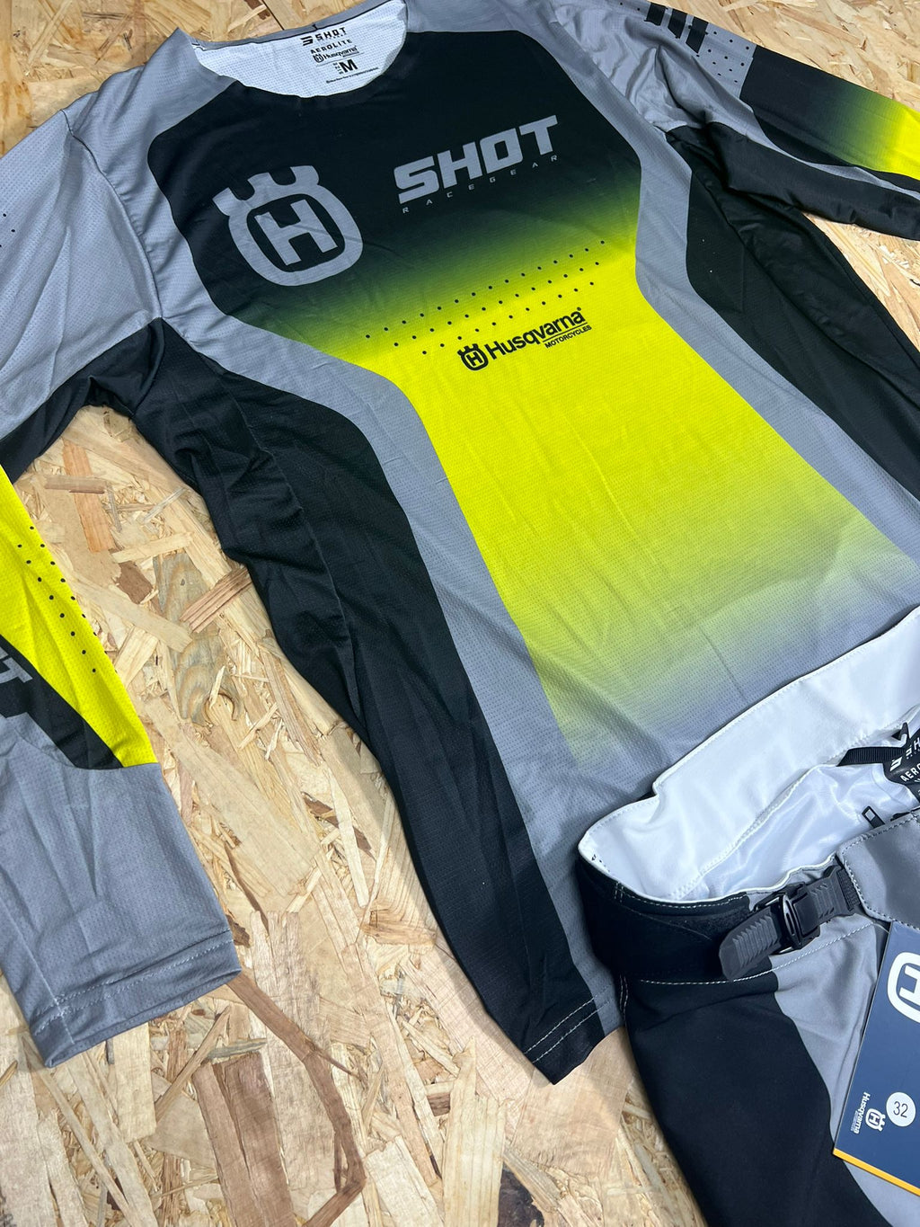 Traje Husqvarna Gris