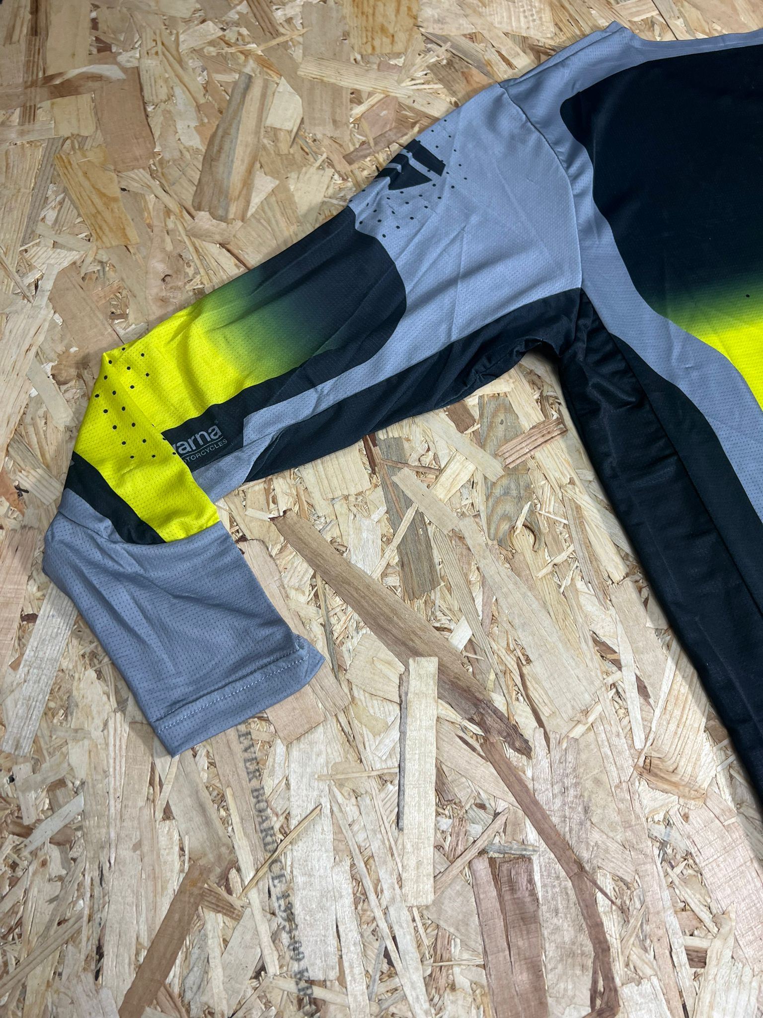 Traje Husqvarna Gris